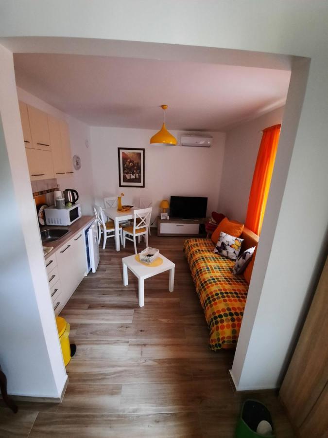 Apartments Mila Цетине Экстерьер фото